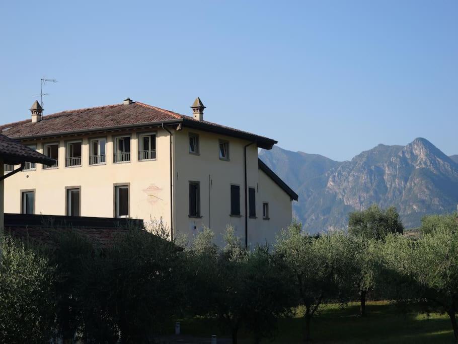 La Corte Del Cigno Monte Isola Exteriör bild